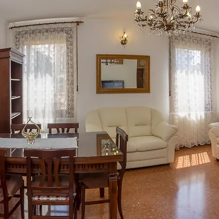 Casa San Giovanni E Paolo Benátky