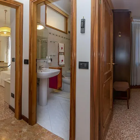 Apartmán Casa San Giovanni E Paolo *